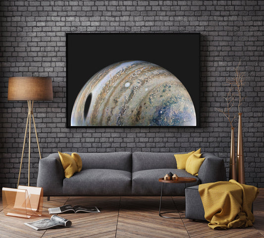 Juno fängt Mondschatten auf Jupiter ein